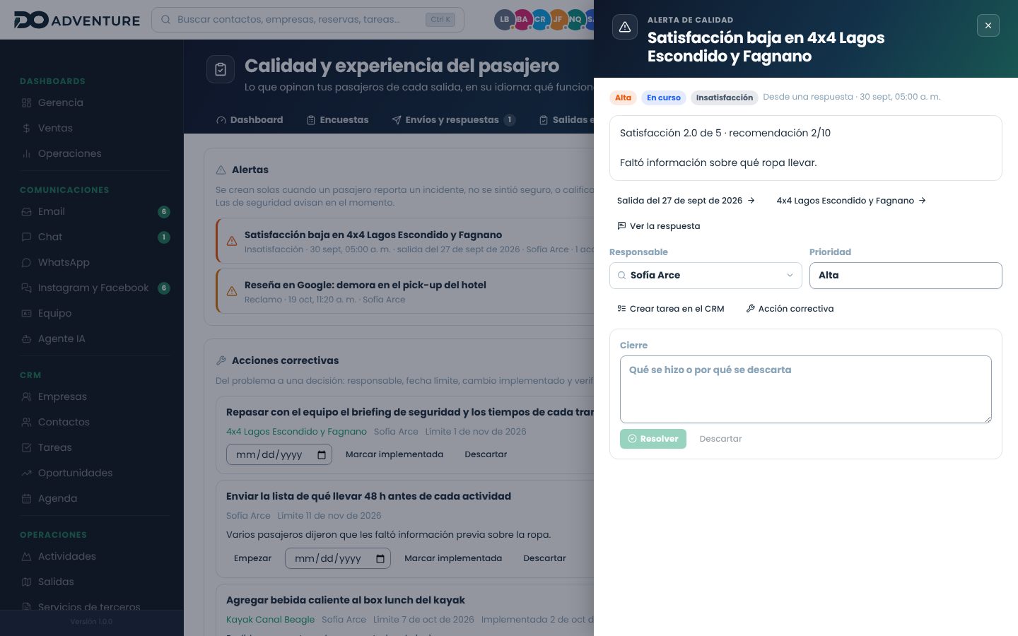 Alerta de insatisfacción con la respuesta que la generó, responsable, prioridad, accesos a crear tarea o acción correctiva y el cierre
